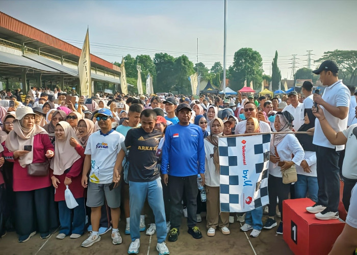 Ribuan Warga Tumpah di Ranggajati, Ikuti Jalan Sehat Harjad ke-544 Kabupaten Cirebon