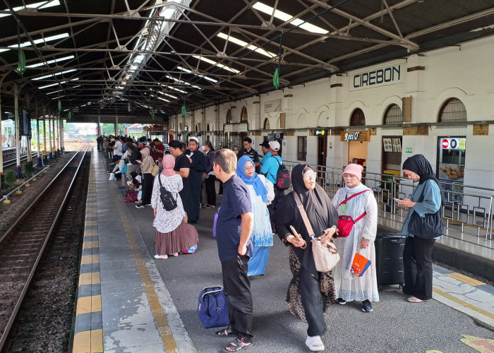 Libur Panjang Waisak, Penumpang Kereta Api di Daop 3 Cirebon Membludak