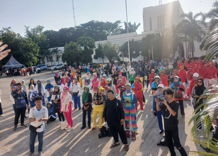Ratusan Warga Ikuti Senam Bersama Perwosi di Balai Kota Cirebon Bersama Wakil Walikota dan Sekda Kota Cirebon