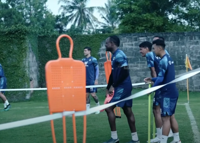 Latihan Terpisah, 6 Pemain Ini Diprediksi akan Disingkirkan Luis Milla dari Persib Bandung