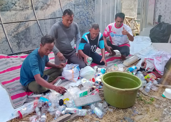 Tingkatkan Kepedulian Lingkungan, Warga Puri Cirebon Lestari Inisiasi Bank Sampah 