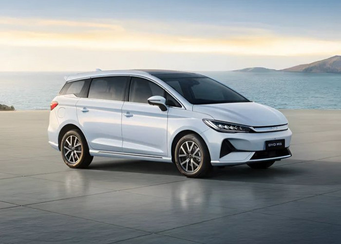 Perbandingan Harga BYD M6 Tipe Standard vs Superior, Pilih yang Mana?