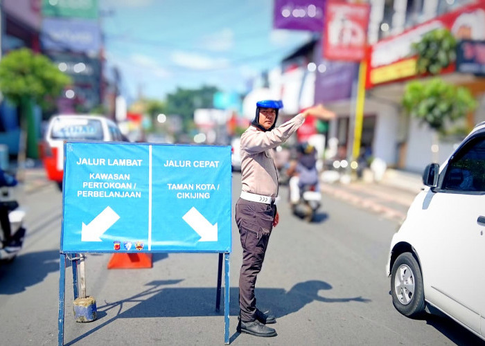 Lalin Meningkat, Satlantas Terapkan Kanalisasi di Pusat Perbelanjaan Jalan Siliwangi