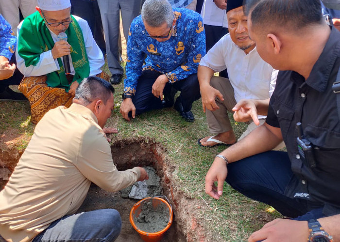 Akhiri Masa Jabatan, Azis Letakkan Batu Pertama Pembangunan Masjid al-Kautsar