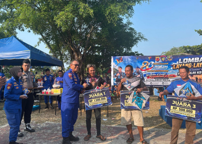 Jalin Manunggaling Polisi dan Masyarakat, Ditpolairud Polda Jabar Gelar Lomba Adu Layangan