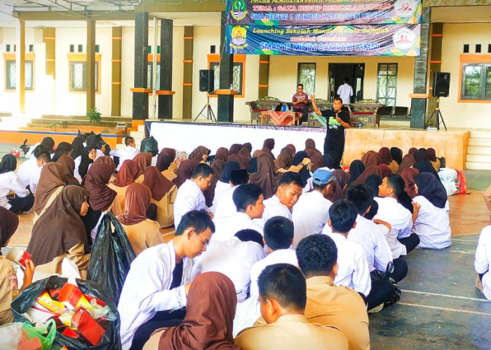 DLH Kabupaten Cirebon Sasar Pelajar SMA Sosialisasikan Pengelolaan Sampah