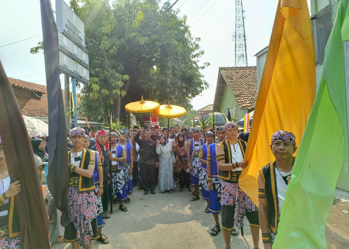 Pasukan Adat Keraton Kasepuhan Iringi Ziarah Tunggak Jati Leluhur Desa Purwawinangun