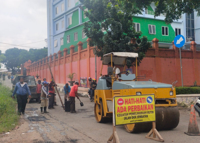 Cuma Rp700 Juta untuk Perbaiki Jalan 159 KM di Kota Cirebon, Semoga Cukup