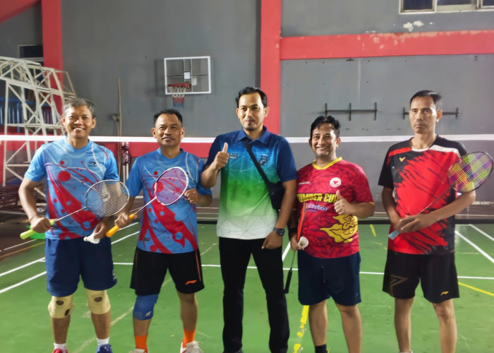 Turnamen Daddy Rohanadi Cup II Jadi Ajang Silaturahmi Pebulutangkis Veteran Cirebon