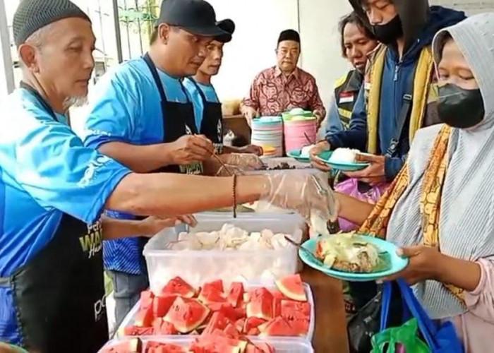 Warung Nasi Hamba Allah Cirebon Rayakan Milad Pertama dengan 300 Porsi Makan Gratis