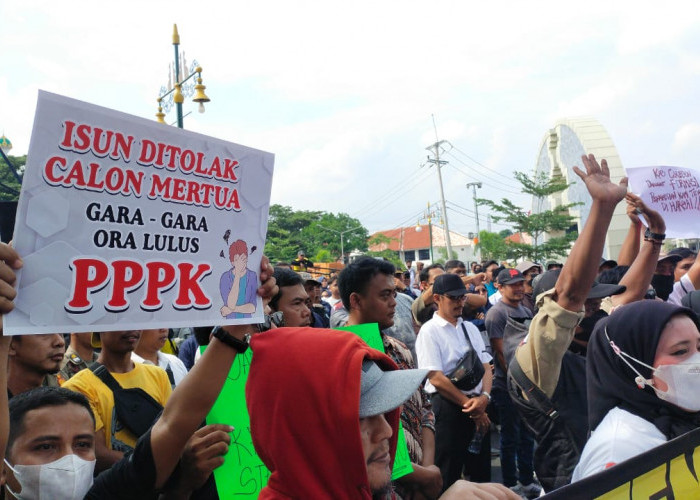 20 Tahun Mengabdi Karirnya Tak Pasti, 1.300 Honorer Pemkab Cirebon Minta Diangkat