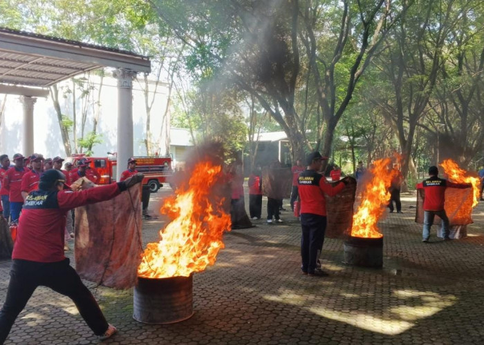 Damkar Bentuk Relawan Antisipasi Bahaya Kebakaran