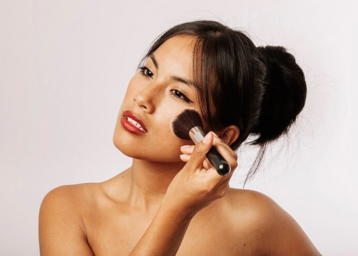 8 Tips Makeup untuk Kulit Berminyak, Ampuh Bikin Makeup Tahan Lama dan Tetap Fresh