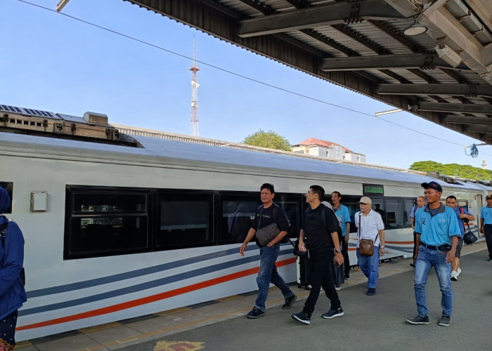 PT KAI Daop 3 Cirebon Tambah Perjalanan KA Cirebon Fakultatif untuk Angkutan Nataru 2025-2026