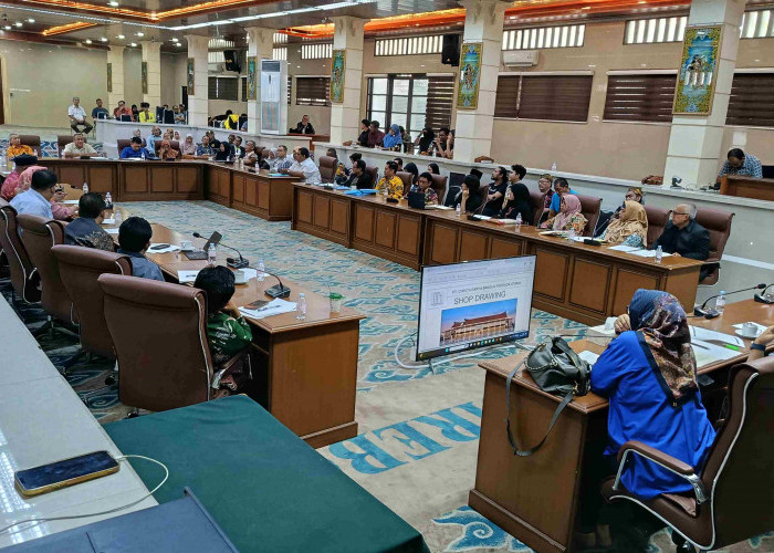 Pedagang Pasar Kanoman Mengeluh Pembangunan Pasar Darurat