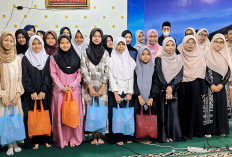 Ramadan Berbagi, Guru dan Siswa MTs PUI Kuningan Kompak Tebar Takjil dan Santuni Siswa Yatim