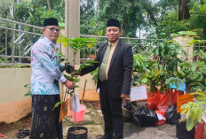 Hari Amal Bakti Kemenag ke-80, Kemenag Cirebon Gaungkan Ekoteologis Lewat Gerakan Tanam Pohon