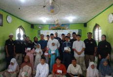 20 Anak Yatim dan Tidak Mampu Terima Bantuan Sedekah Subuh dari Karang Taruna Kesenden