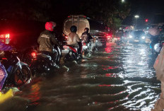 Ruas Jalan Penghubung Kota–Kabupaten Cirebon Terendam Banjir