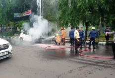 Mobil Brio Terbakar di Bundaran Krucuk