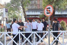 Kembalikan Hak Pejalan Kaki, Trotoar Depan CSB Mall Cirebon Mulai Dipagari