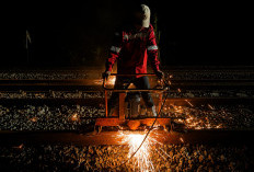 1.235 Batang Rel KA di Cirebon Diperkuat Sistem Flashbutt Welding