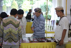 Gugah Gaman Cirebon Hadirkan Demo Tempa Keris oleh Empu Lokal