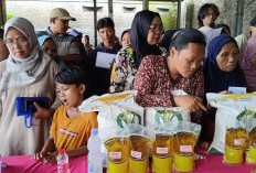 Kelurahan Harjamukti Salurkan Bansos Beras untuk 1.991 Penerima Manfaat Secara Door to Door ke Tiap RW