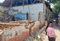 Gedung SD di Silyeg Indramayu Tak Pernah Tersentuh Perbaikan, Kini Mendadak Ambruk