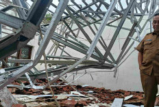 Atap Enam Lokal Kantor Disnaker Ambruk, Puluhan Komputer Rusak