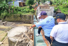 Video Viral, Detik-detik Kontruksi Jembatan Cijemit Dihantam  Banjir Bandang