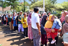 Laris! Operasi Pasar di Cilimus, Ini Rincian Paket Sembako Rp40 Ribu Bersubsidi