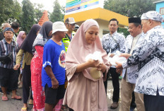 PGRI dan Pramuka Kabupaten Cirebon Bagikan 12.032 Paket Takjil Serentak di 40 Kecamatan