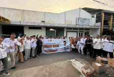 Fitrah Malik Berbagi Takjil untuk Ratusan Warga