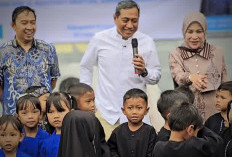 Akses Energi Berkeadilan, H Rokhmat Ardiyan Salurkan Program Listrik Gratis ke Kuningan