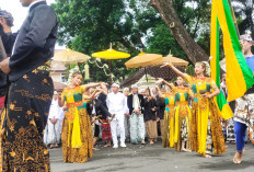 Hadiri Harjad ke-544 Kabupaten Cirebon, Dedi Mulyadi Disambut Prosesi Adat Mapag Kanjeng Dalem