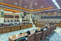 Pedagang Jalan Kesambi Geruduk Gedung Dewan, Minta Dijembatani Ketemu Walikota