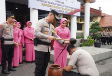 78 Personel Polres Cirebon Kota Naik Pangkat, Kapolres Tekankan Tanggung Jawab dan Profesionalisme