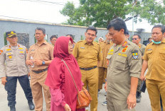 Sewa Tanah Sejak 1991, Pedagang Bunga Kalibaru Utara Protes Langsung ke Rombongan Walikota