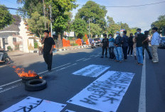 Mahasiswa Gruduk Gedung DPRD Kota Cirebon, Buntut Dugaan Perselingkuhan Dewan dengan Istri Kuwu