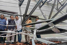 Tinjau Gedung yang Ambruk, Komisi II Minta Disnaker Direlokasi