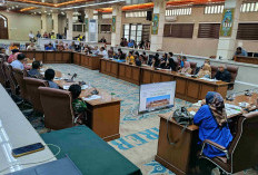 Pedagang Pasar Kanoman Mengeluh Pembangunan Pasar Darurat