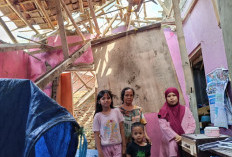 Musim Penghujan Menghantui Warga Surapandan Argasunya Kota Cirebon yang Hidup di Rumah Tak Layak Huni