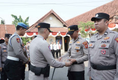 Terakhir Pimpin Apel, Kapolres Ciko Eko Iskandar Beri Penghargaan 51 Personel