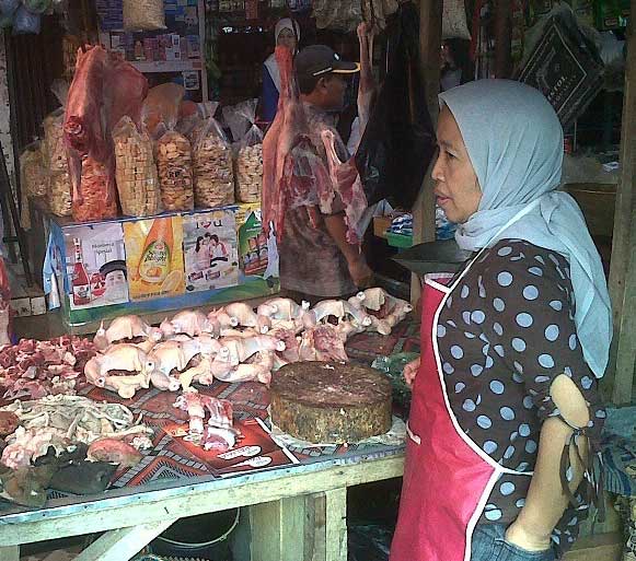 Penjualan Daging Ayam Turun 60 Persen