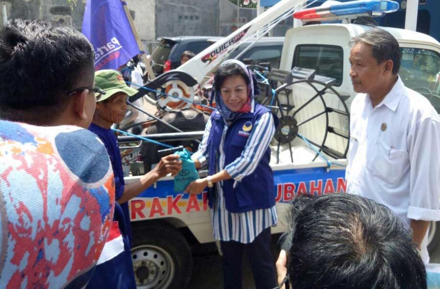 Nasdem Bagi-bagi Traktor dan Pompa