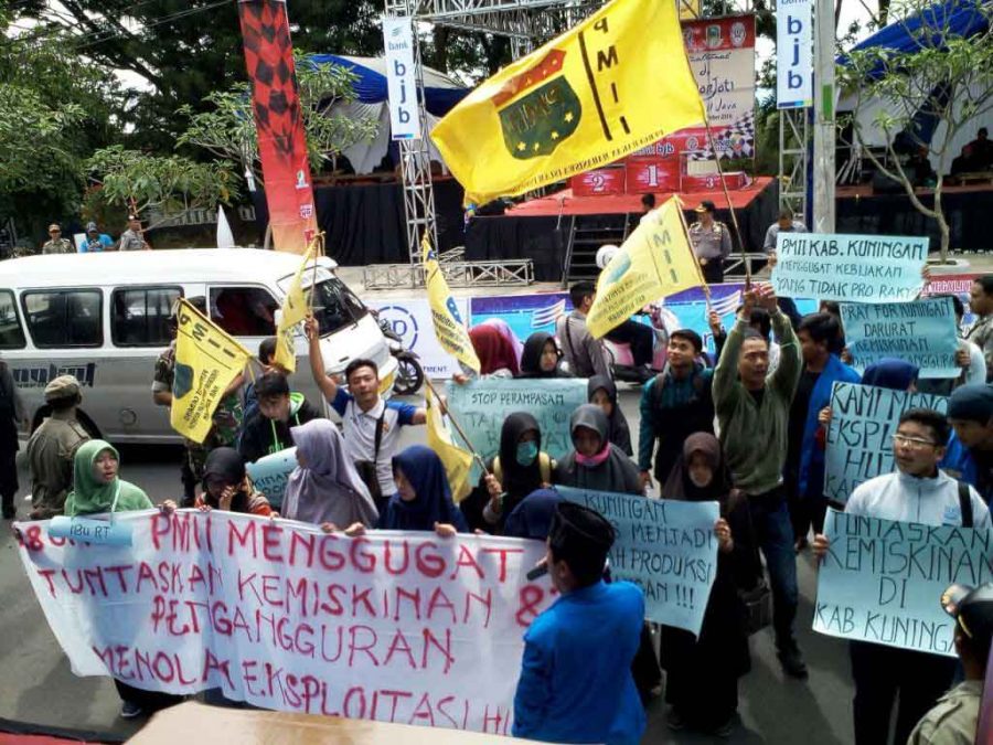 Peringati Sumpah Pemuda, PMII  Aksi di Depan Kantor Bupati