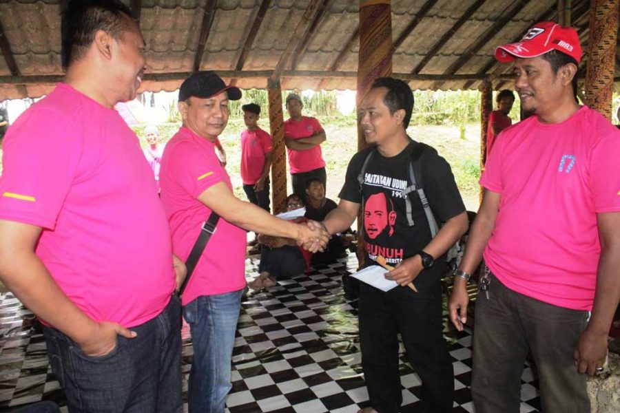 Ratusan Karyawan Radar Cirebon Group Outbond di Palutungan