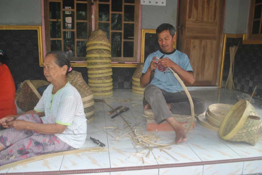 Perajin Anyaman Bambu Kesulitan Modal Usaha