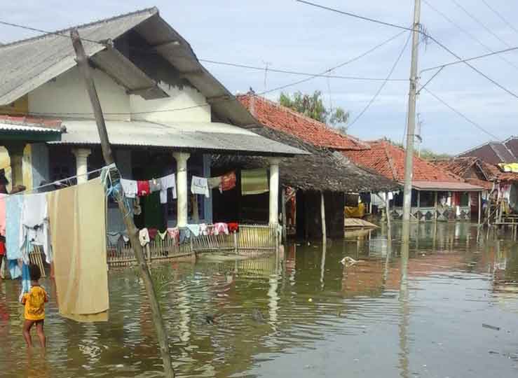 Desa Cemara Wetan Dihantui Banjir Rob